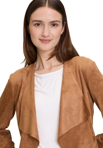 Blazers bruin Betty Barclay - Image 6