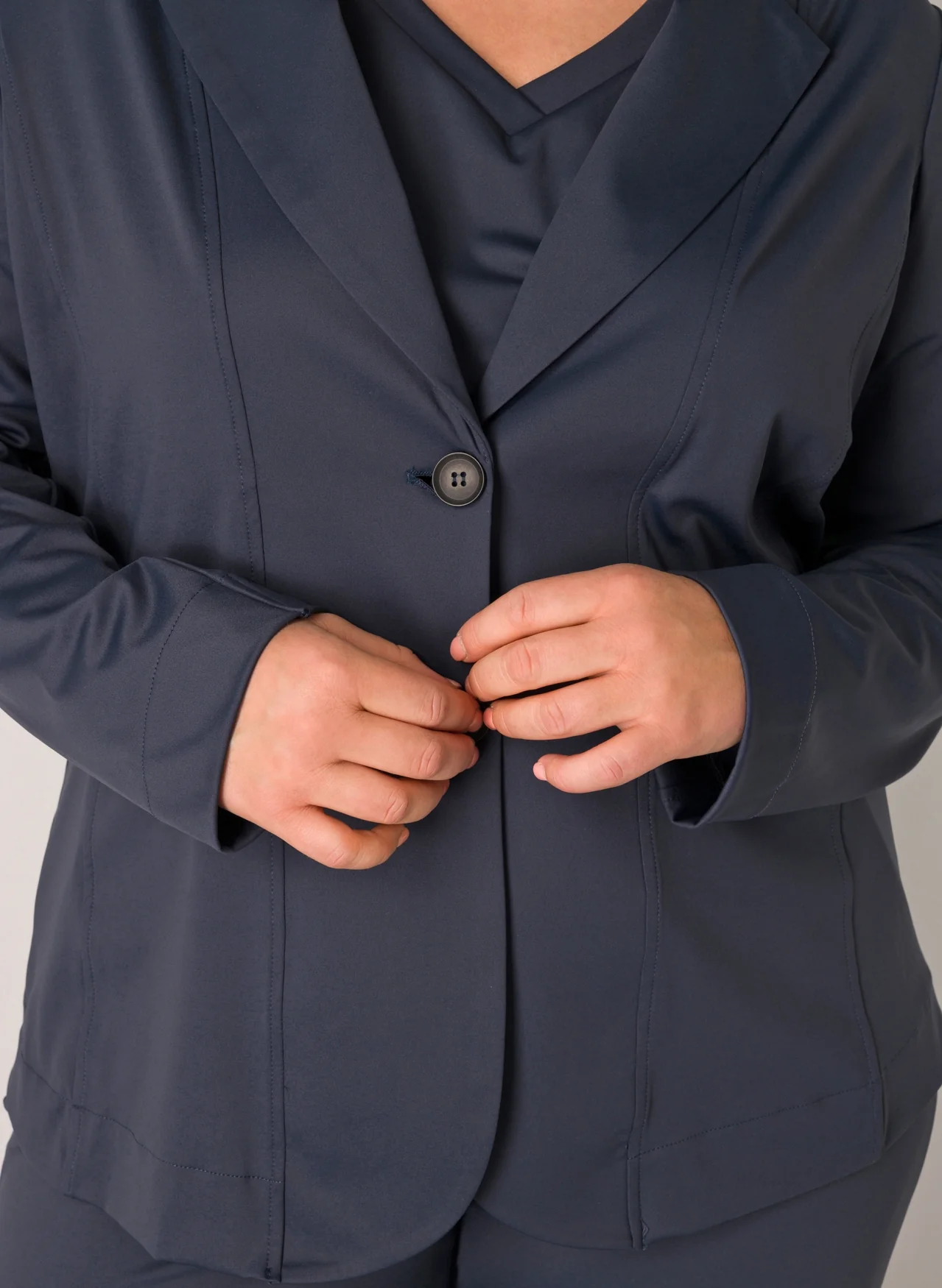 Blazers navy yest curve - Image 4