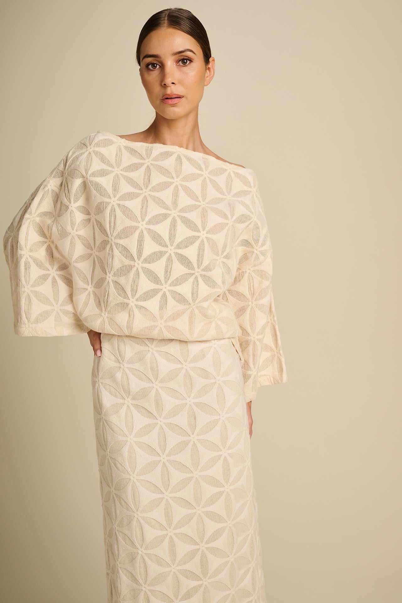 Blouses korte mouw beige March23 - Image 3