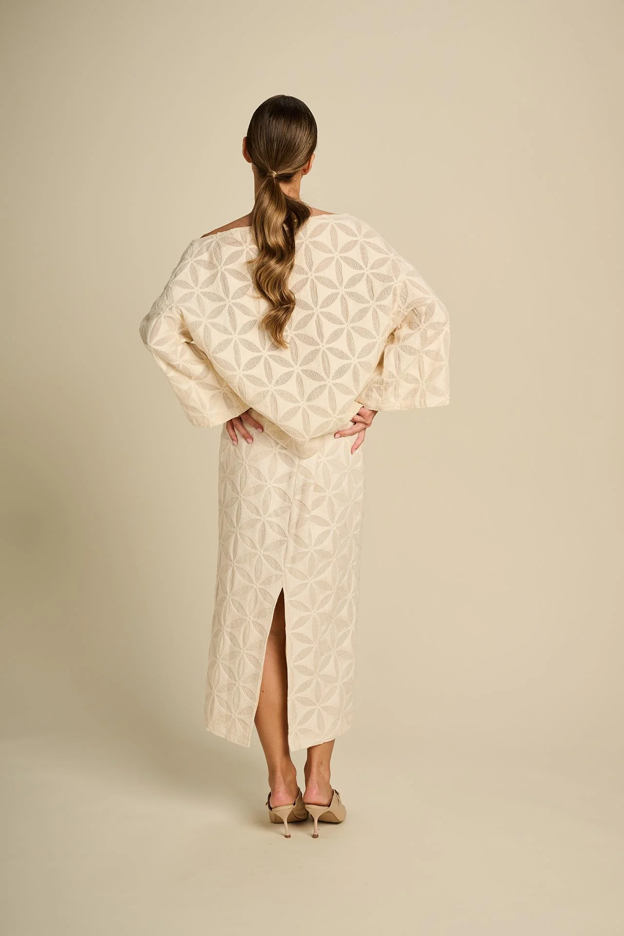 Blouses korte mouw beige March23 - Image 4