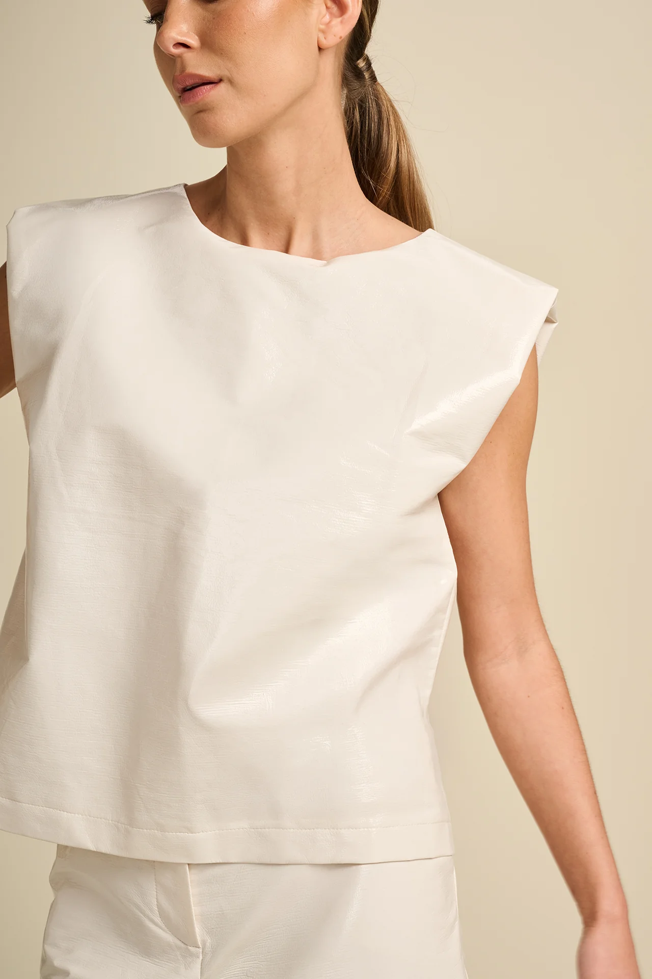 Blouses korte mouw beige March23 - Image 2