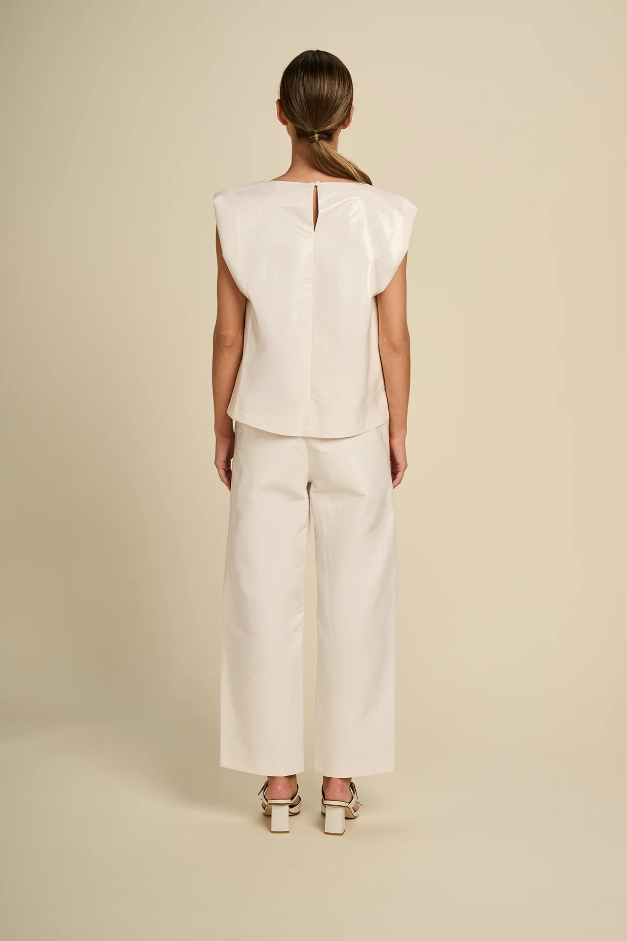 Blouses korte mouw beige March23 - Image 4
