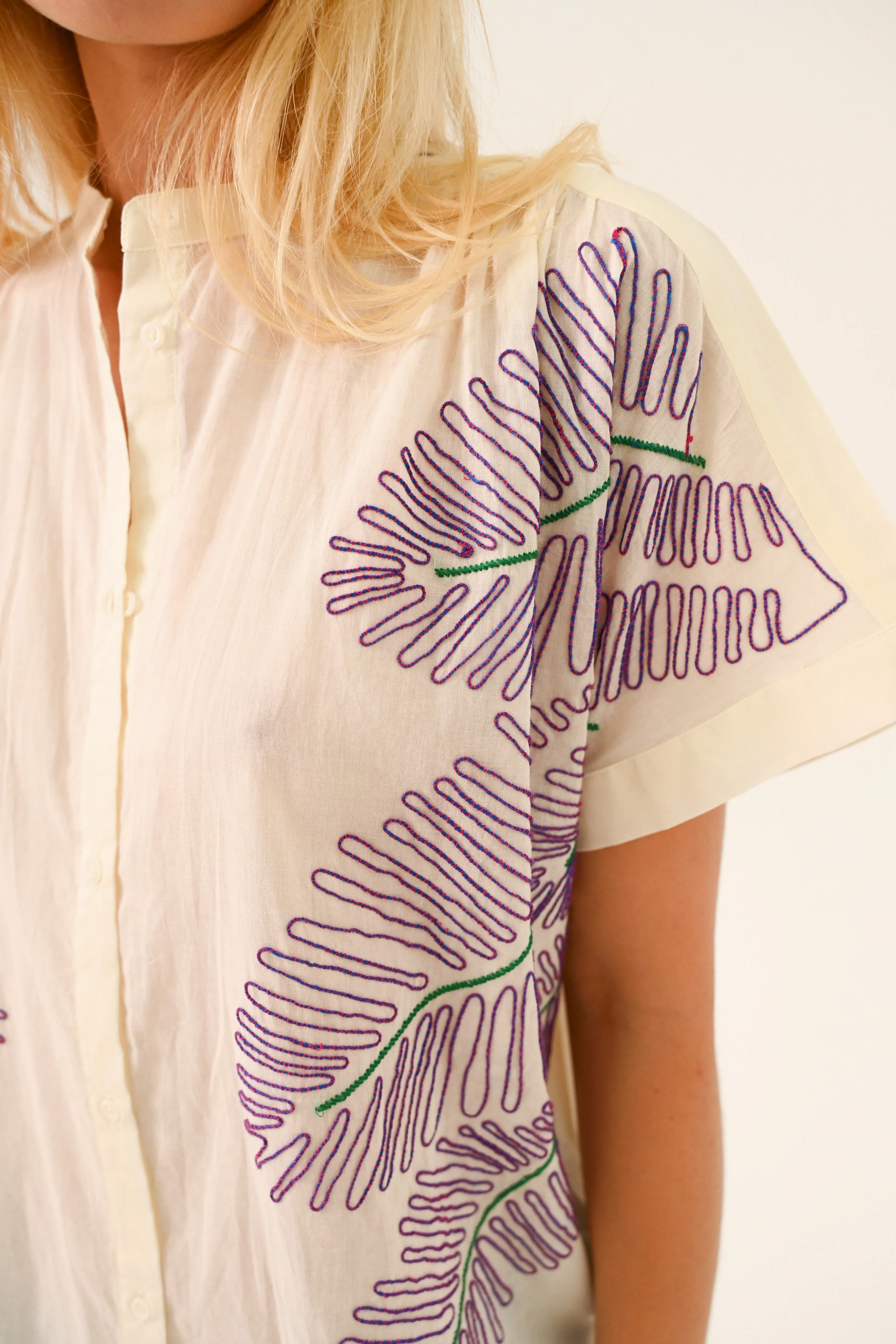 Blouses korte mouw beige Sacrécoeur - Image 2