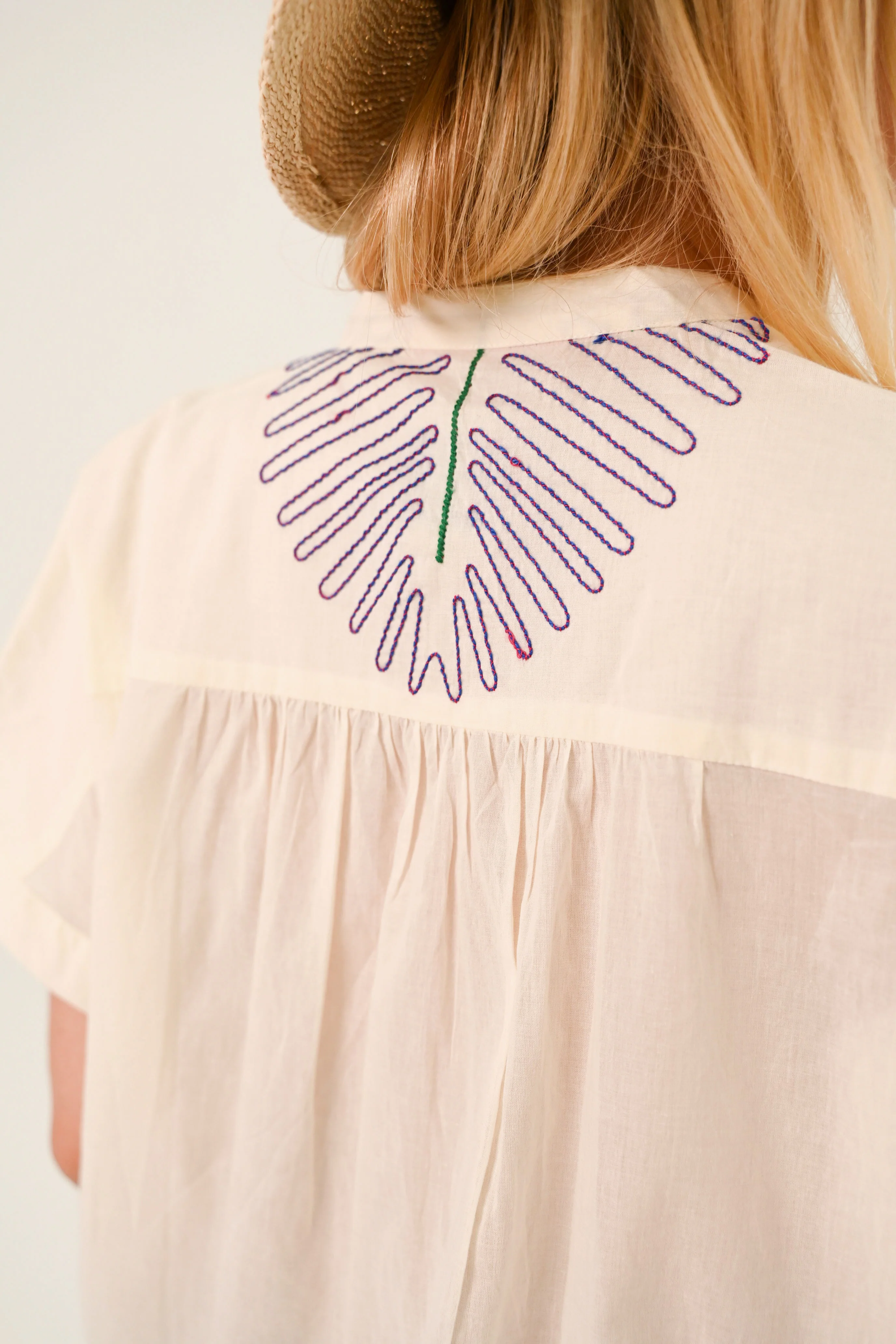 Blouses korte mouw beige Sacrécoeur - Image 3