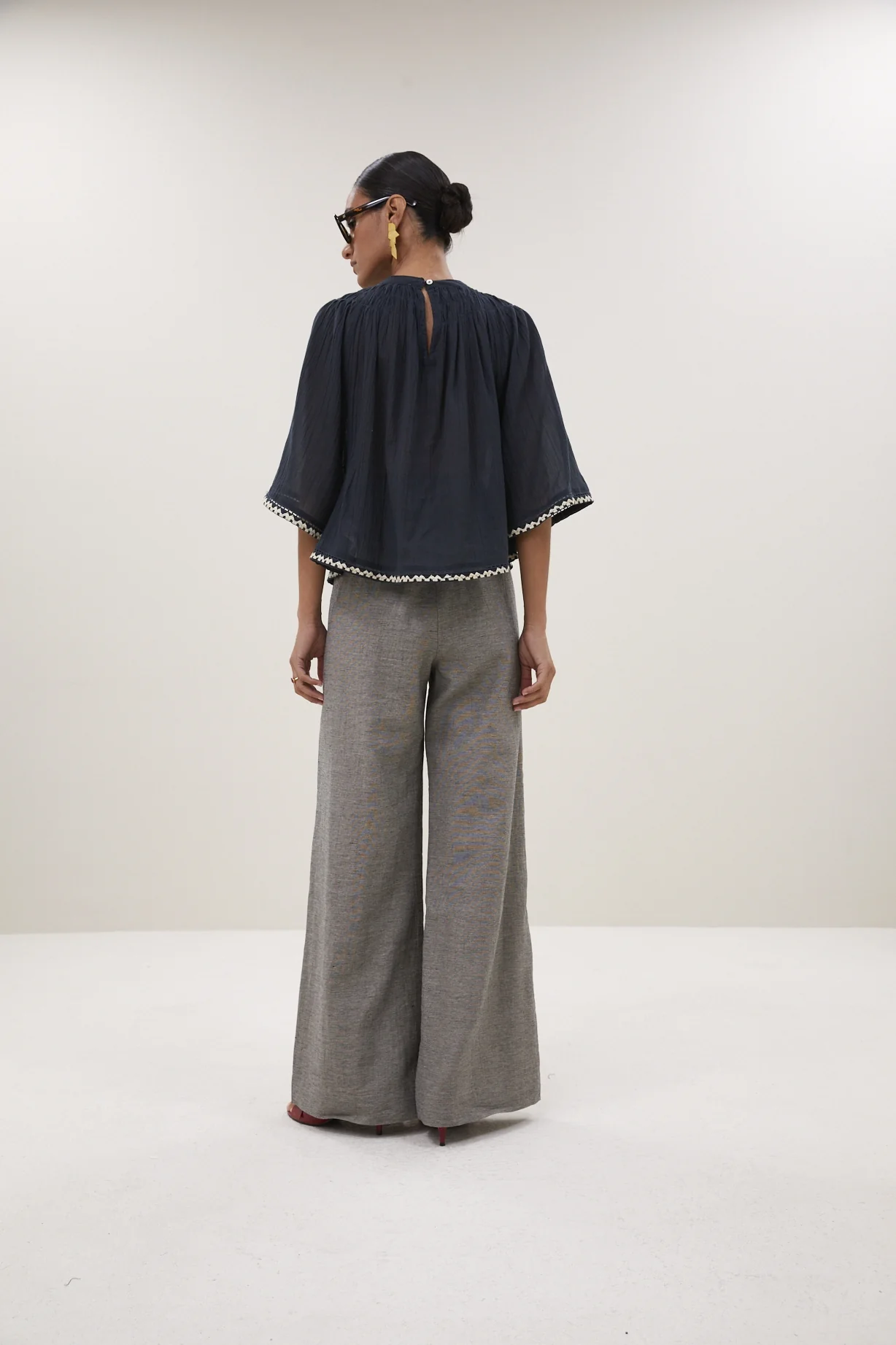 Blouses korte mouw grijs by-bar - Image 4