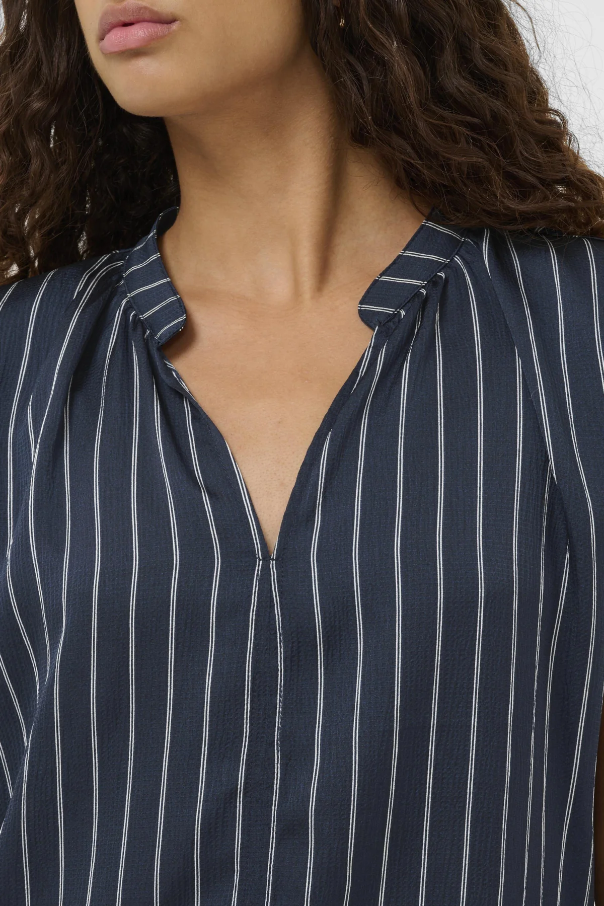 Blouses korte mouw navy Soaked In Luxury - Image 4