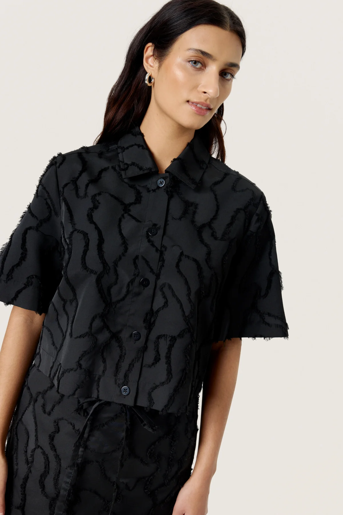 Blouses korte mouw zwart Soaked In Luxury - Image 4