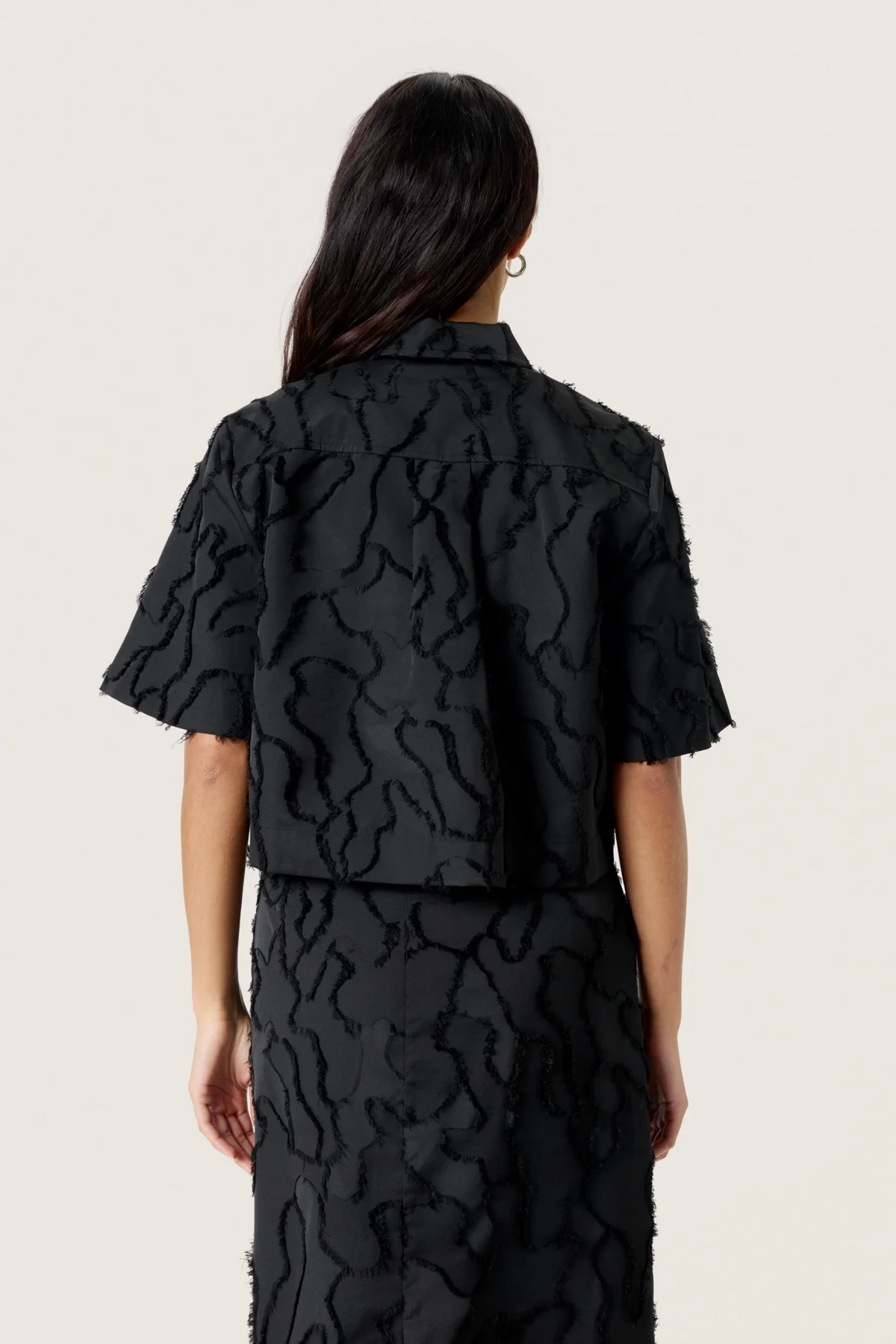 Blouses korte mouw zwart Soaked In Luxury - Image 5
