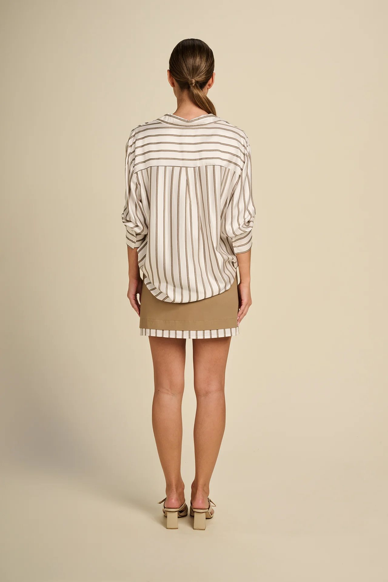Blouses lange mouw beige March23 - Image 4