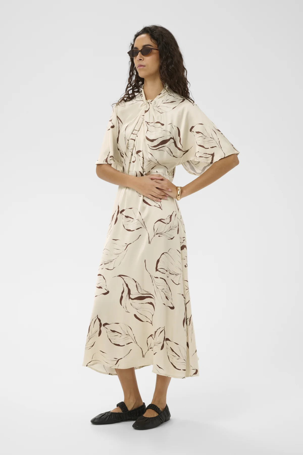 Jurken korte mouw beige Soaked In Luxury