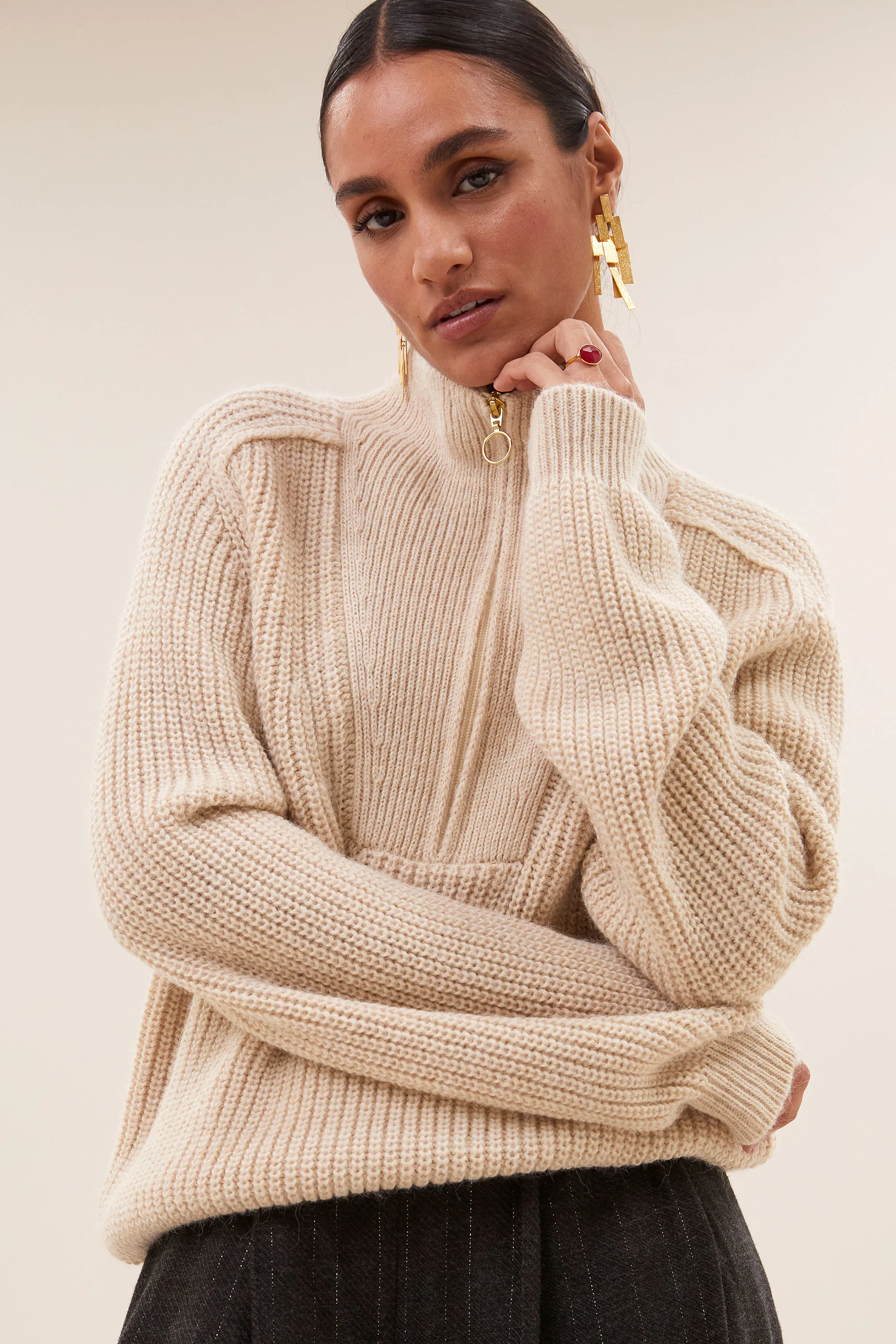 Pulls beige by-bar