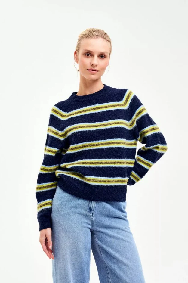 Pulls navy CKS
